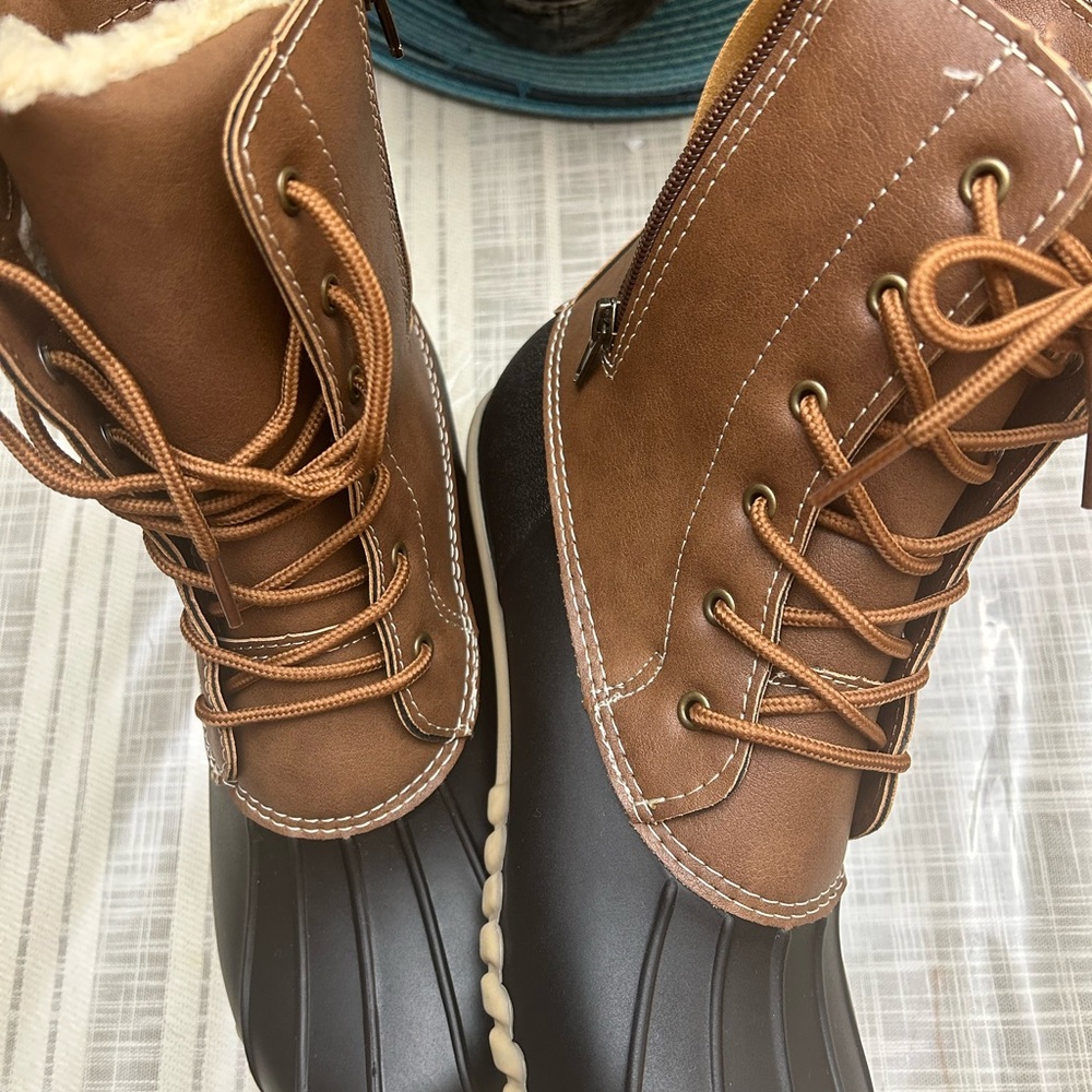 Duck style boots